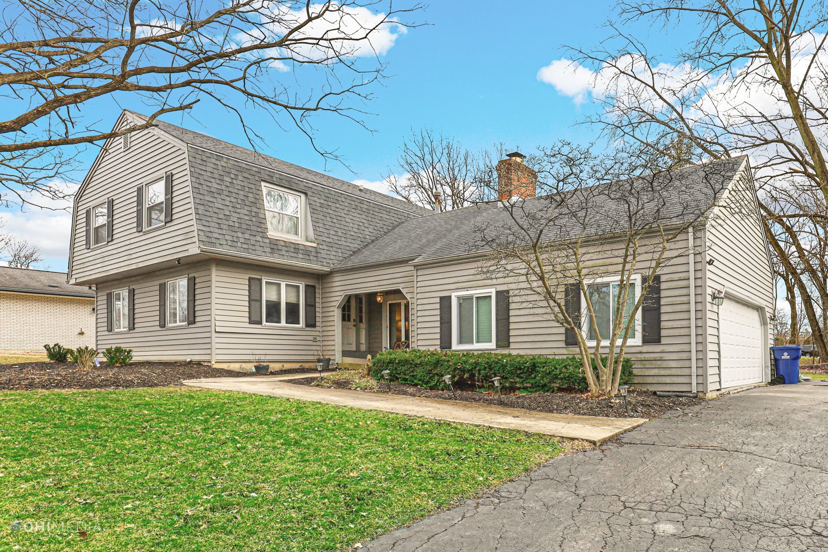 2930 Paris Road Olympia Fields, IL 60461 - Photo 1 of 27 a front view of a house with garden