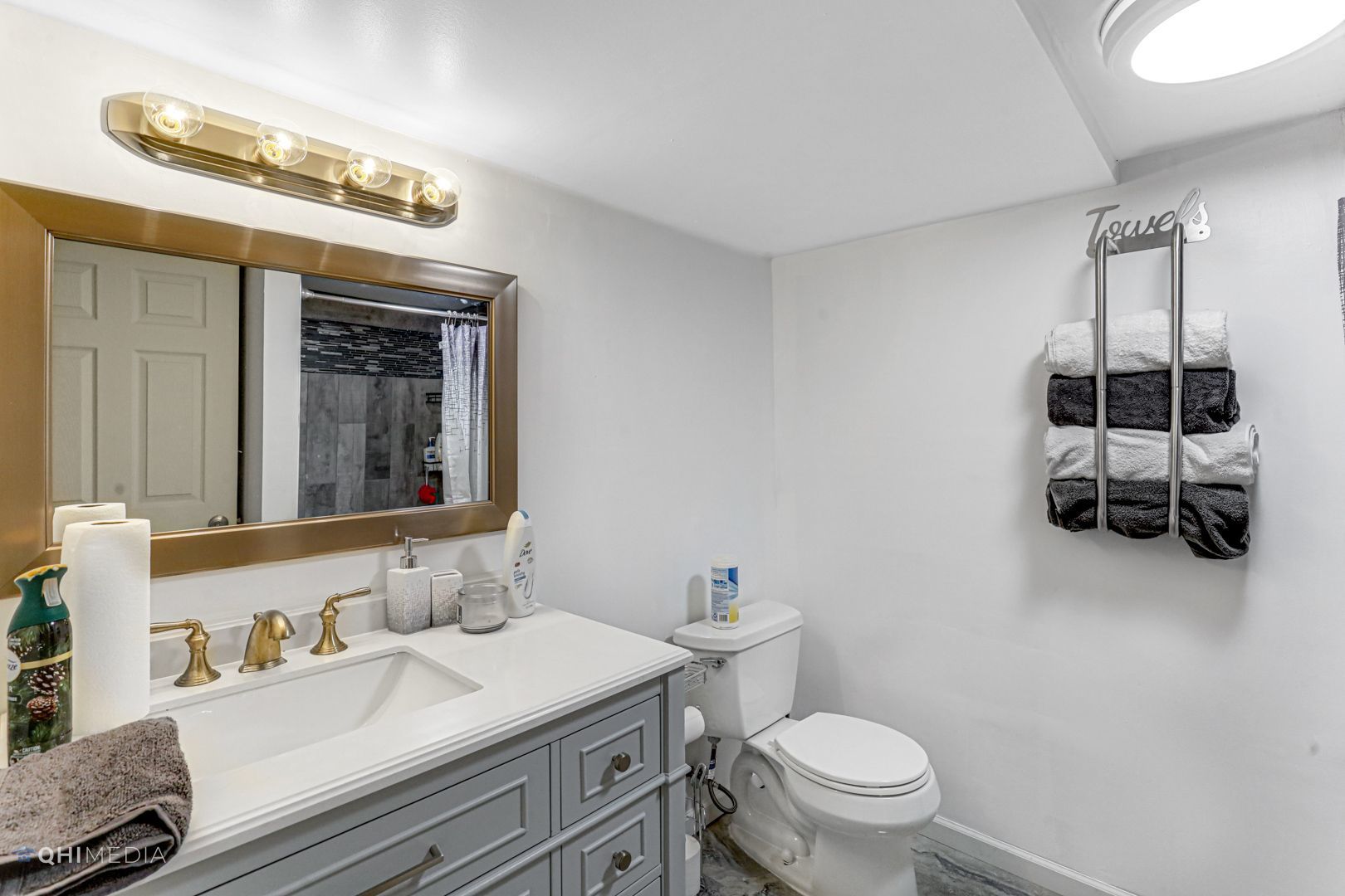 2930 Paris Road Olympia Fields, IL 60461 - Photo 18 of 27 a bathroom with a sink toilet and shower