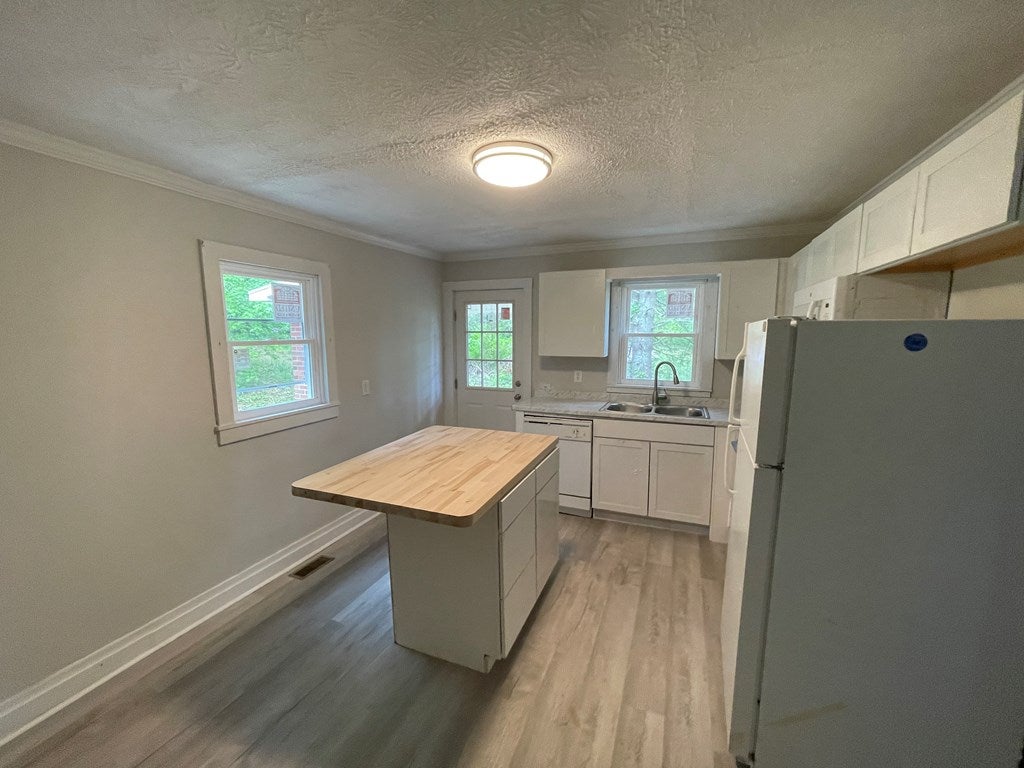 533 Random Road Hillsville, VA 24343 - Photo 5 of 17 Gallery Image 5