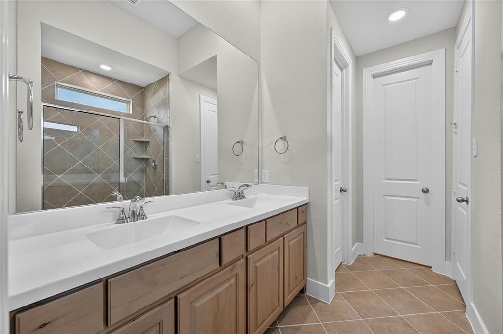 1139 Daphne Road Fate, TX 75087 - Photo 25 of 38 Flex Gen Suite Bathroom