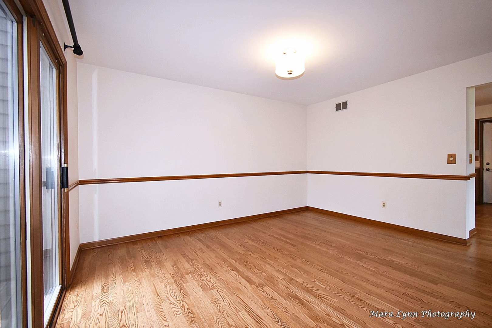 112 Sumac Court St. Charles, IL 60174 - Photo 12 of 37 a view of an empty room