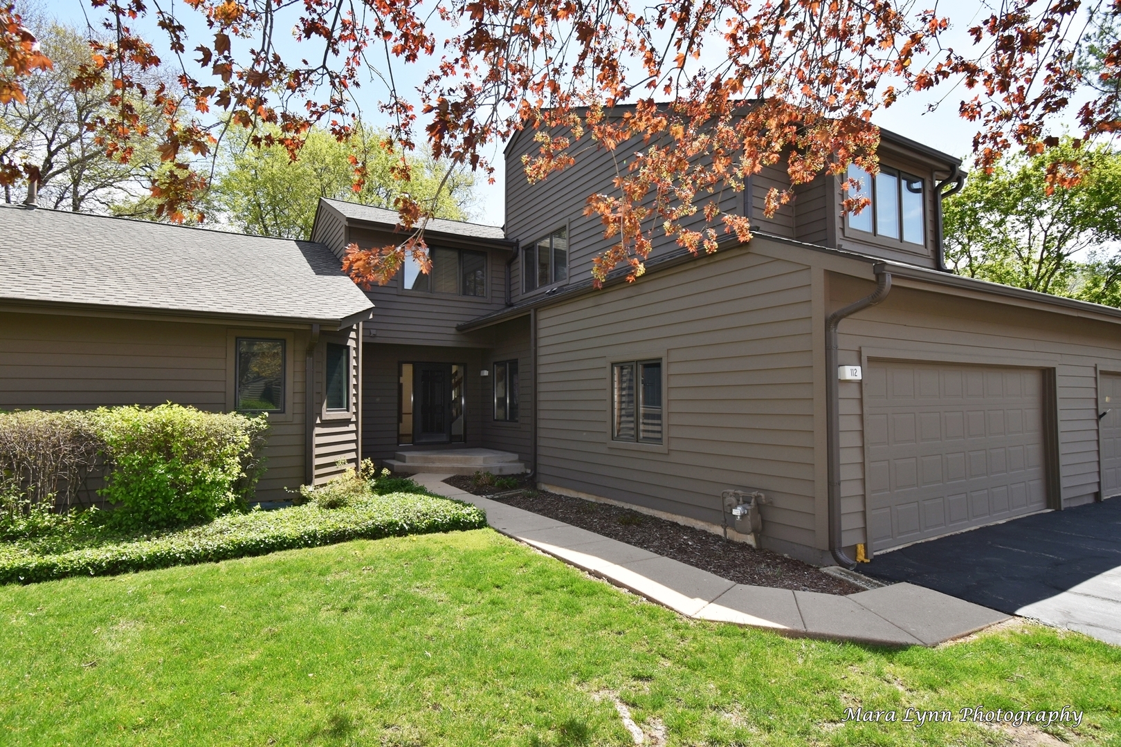 112 Sumac Court St. Charles, IL 60174 - Photo 2 of 37 a front view of a house with a yard