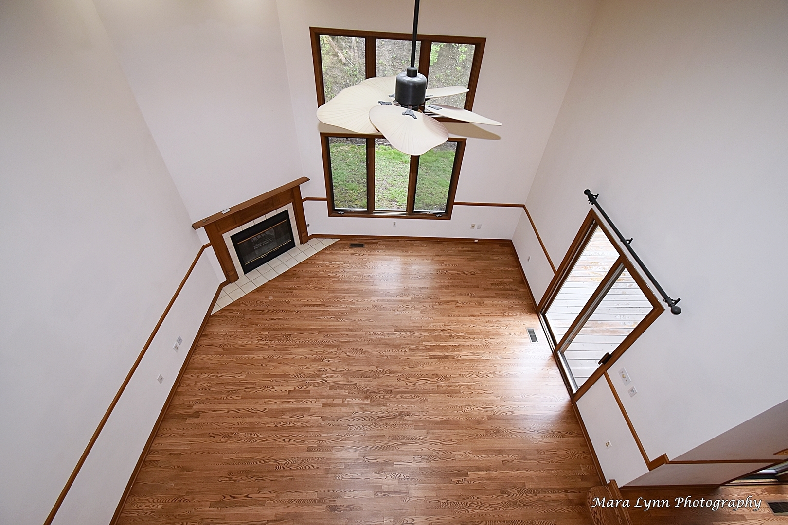112 Sumac Court St. Charles, IL 60174 - Photo 21 of 37 a view of entryway with wooden floor