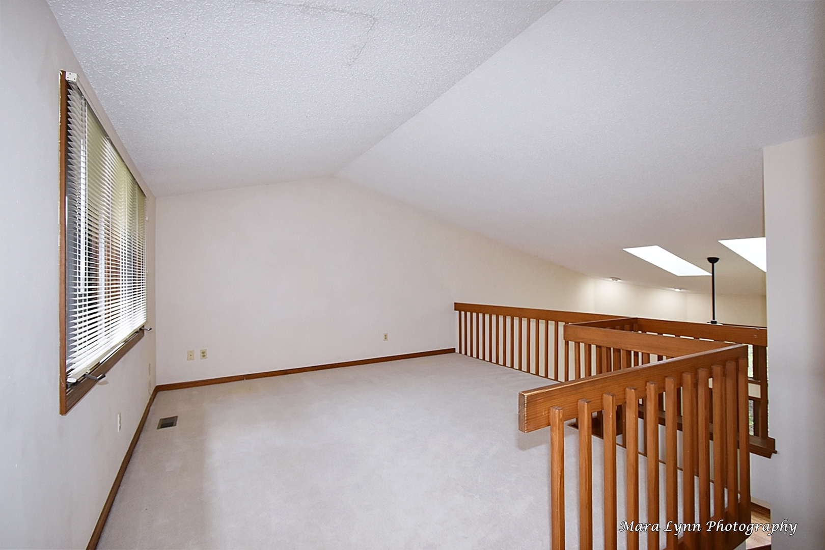 112 Sumac Court St. Charles, IL 60174 - Photo 23 of 37 a view of a hallway with staircase