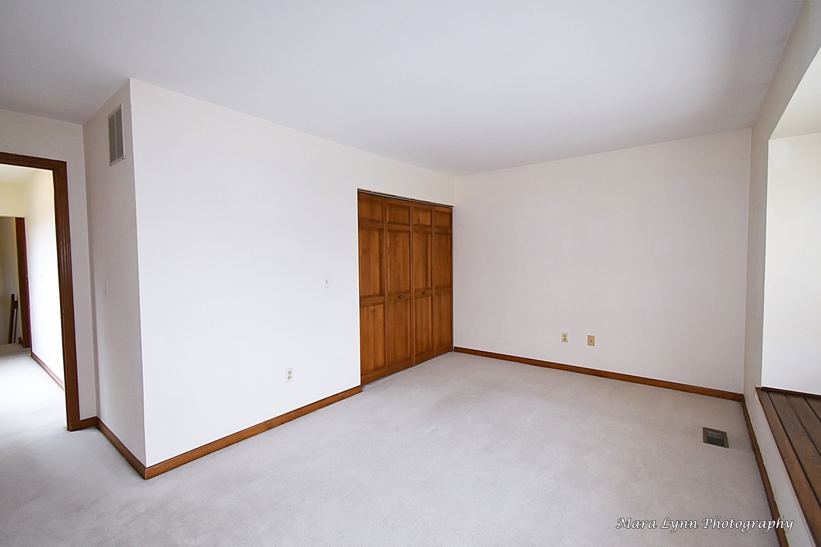 112 Sumac Court St. Charles, IL 60174 - Photo 31 of 37 a view of an empty room