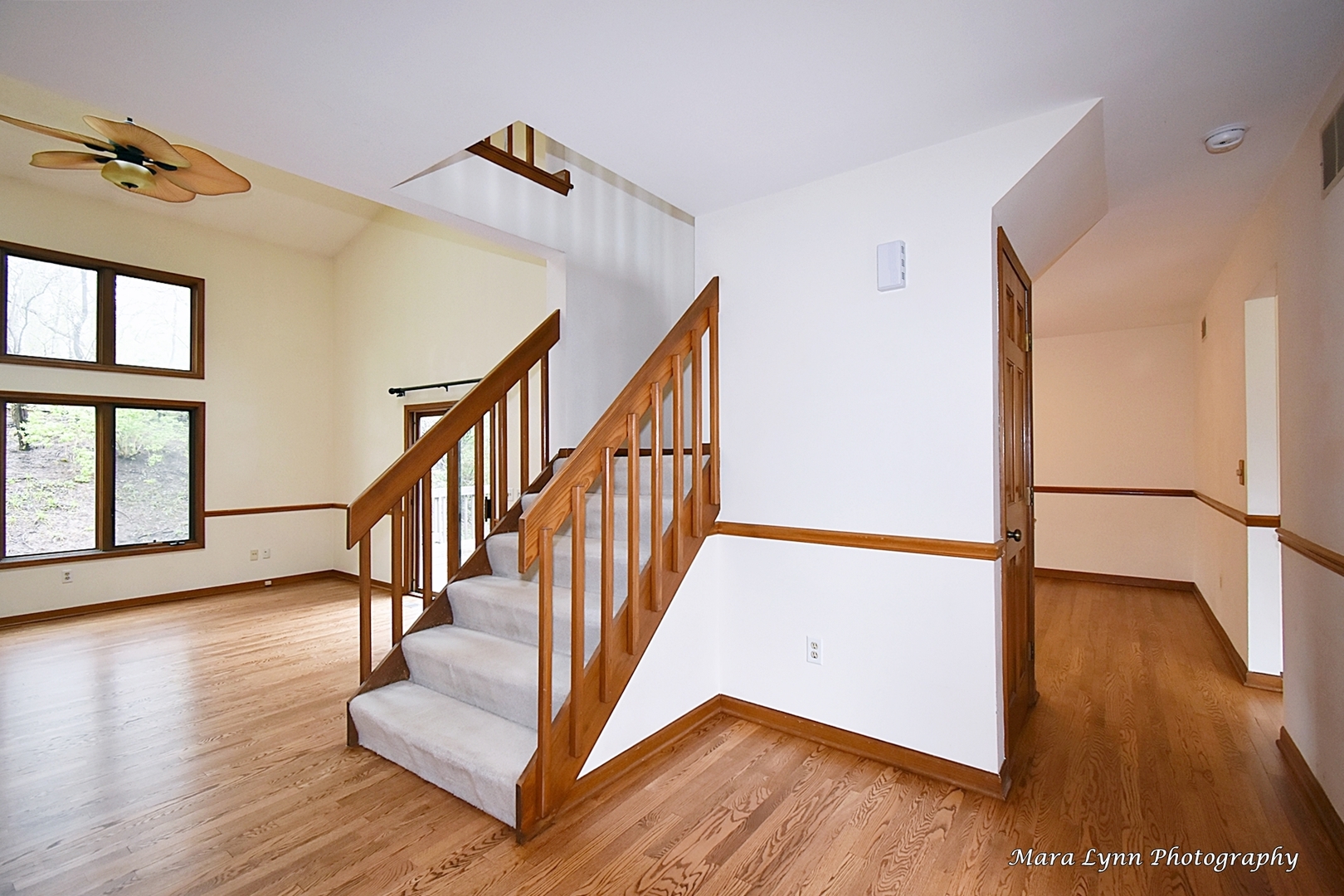 112 Sumac Court St. Charles, IL 60174 - Photo 8 of 37 a view of entryway and hall with wooden floor