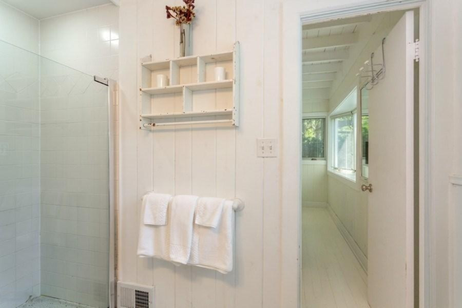 15468 Lakeshore Road Lakeside, MI 49116 - Photo 24 of 37 Bath
