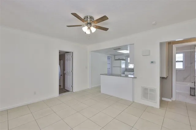 $2,100 | 72 Lake Shore Drive, Palm Harbor, FL 34684