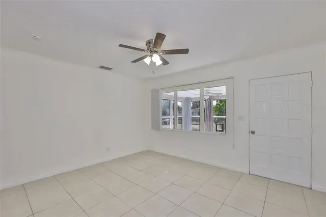 $2,100 | 72 Lake Shore Drive, Palm Harbor, FL 34684