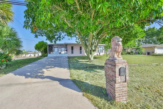 $2,100 | 72 Lake Shore Drive, Palm Harbor, FL 34684