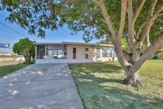 $2,100 | 72 Lake Shore Drive, Palm Harbor, FL 34684