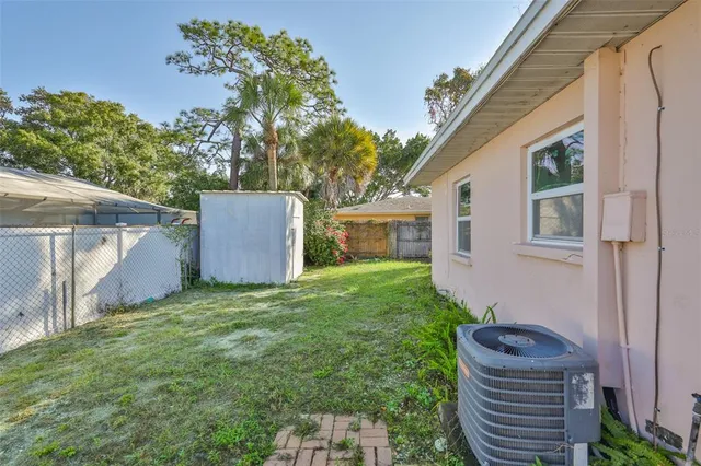 $2,100 | 72 Lake Shore Drive, Palm Harbor, FL 34684