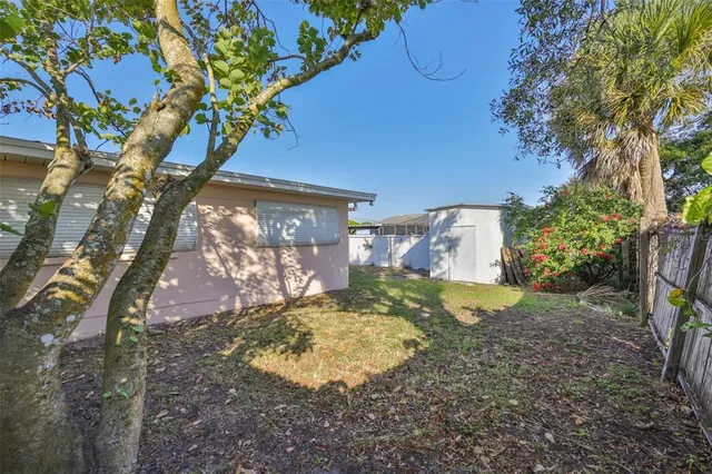 $2,100 | 72 Lake Shore Drive, Palm Harbor, FL 34684