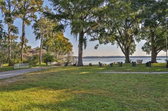 $2,100 | 72 Lake Shore Drive, Palm Harbor, FL 34684