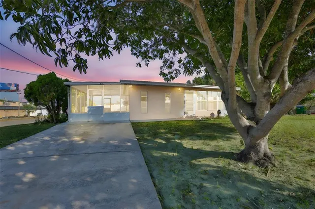 $2,100 | 72 Lake Shore Drive, Palm Harbor, FL 34684