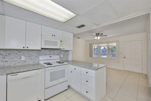 $2,100 | 72 Lake Shore Drive, Palm Harbor, FL 34684