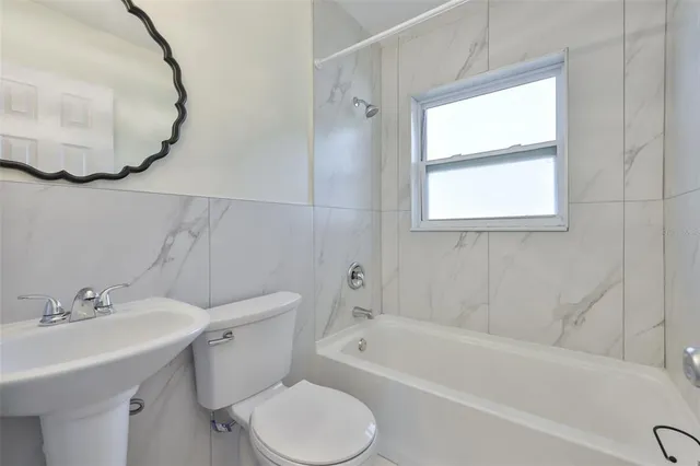 $2,100 | 72 Lake Shore Drive, Palm Harbor, FL 34684