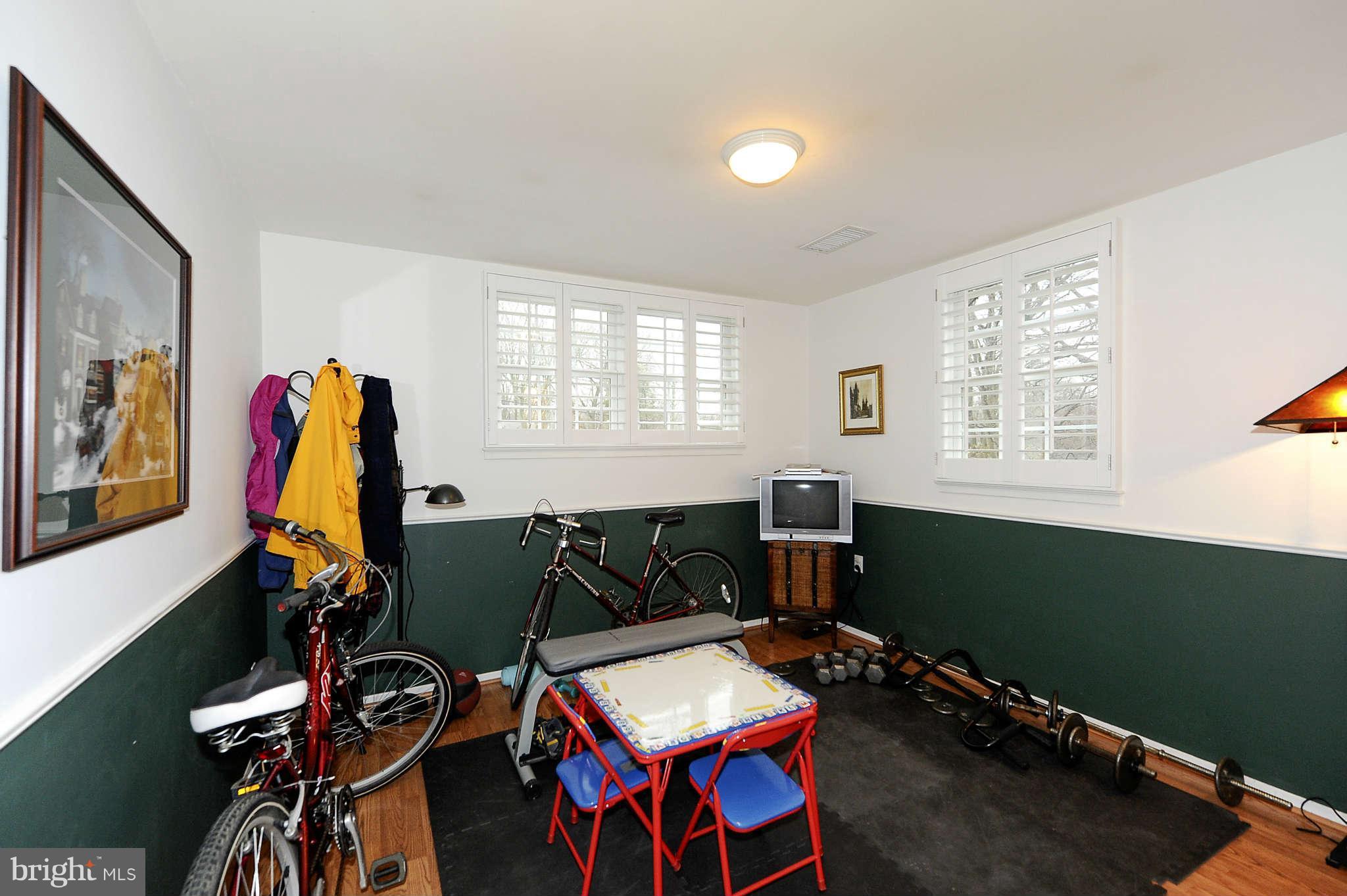 5411 Inverchapel Road Springfield, VA 22151 - Photo 16 of 22 a room with furniture and a window