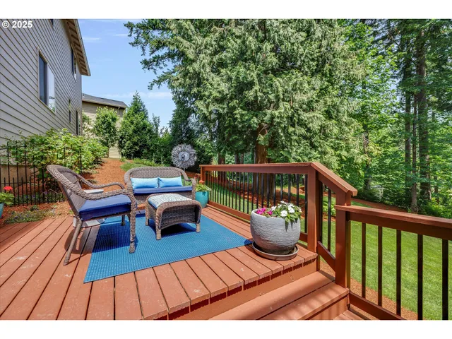 a outdoor view with a sitting space