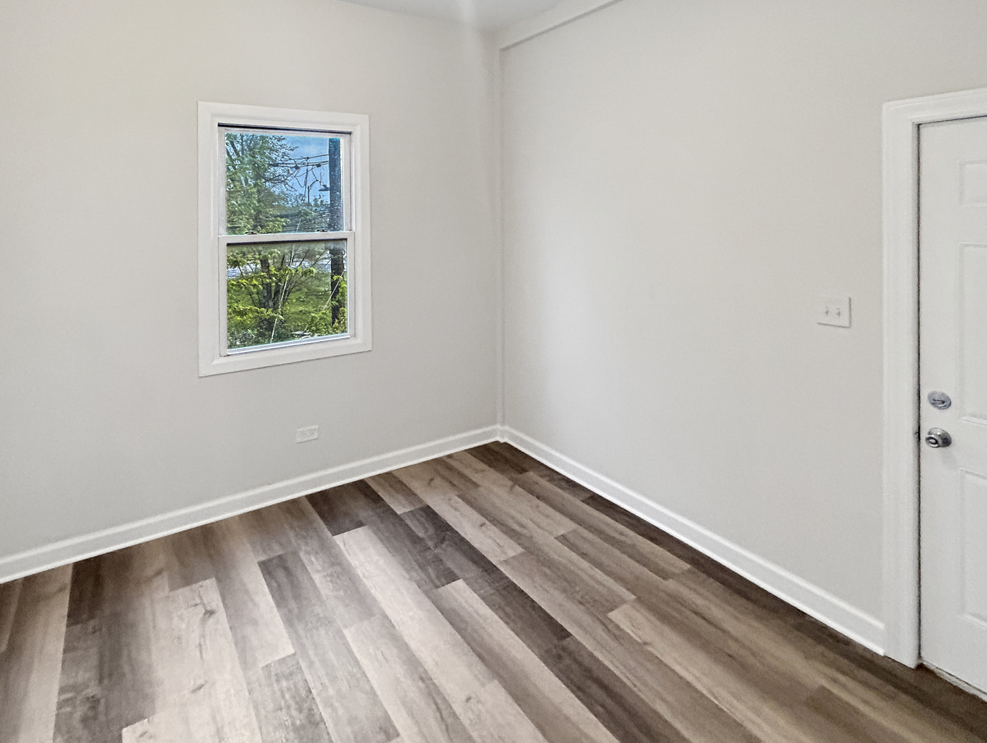 2953 West Warren Boulevard, Unit 2 Chicago, IL 60612 - Photo 22 of 31 an empty room with a window