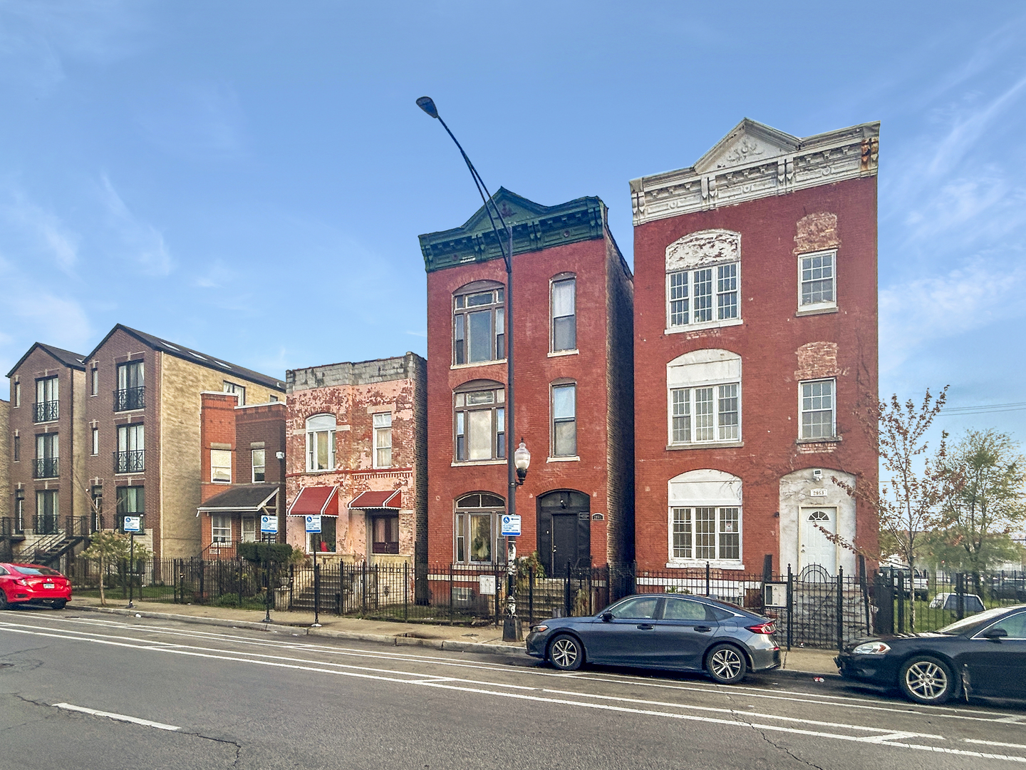 2953 West Warren Boulevard, Unit 2 Chicago, IL 60612 - Photo 31 of 31 a front view of a building with street view