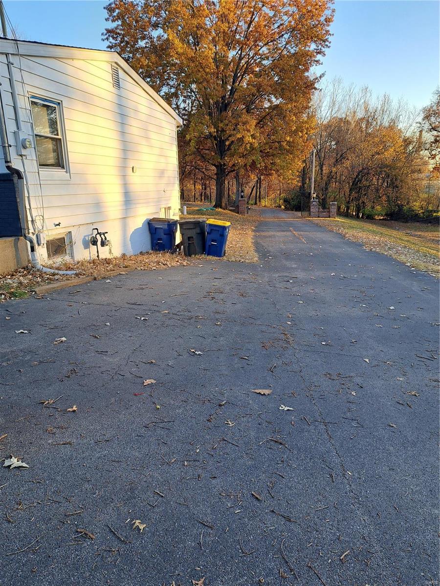7882 Becker Road St. Louis, MO 63129 - Photo 29 of 34