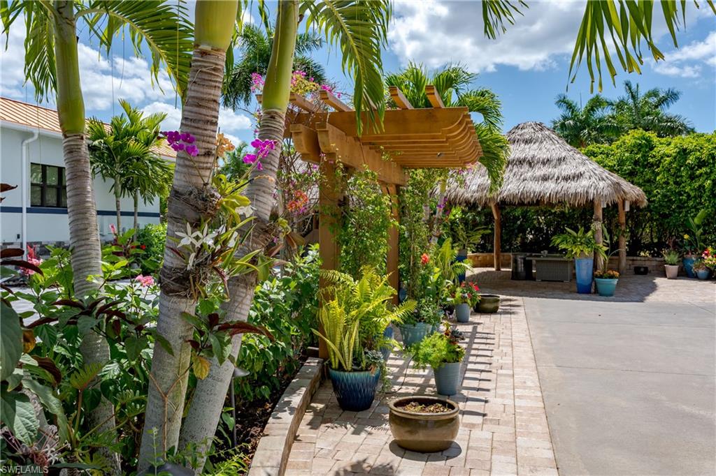 13621 Snapper Lane Naples, FL 34114 - Photo 16 of 41