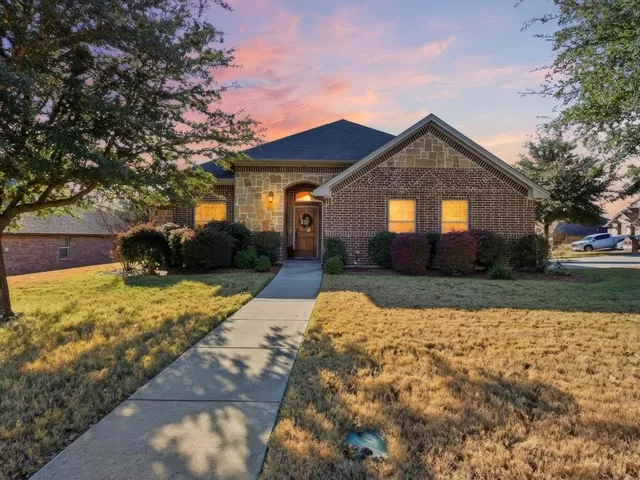 $429,990 | 100 Valle Court, Azle, TX 76020