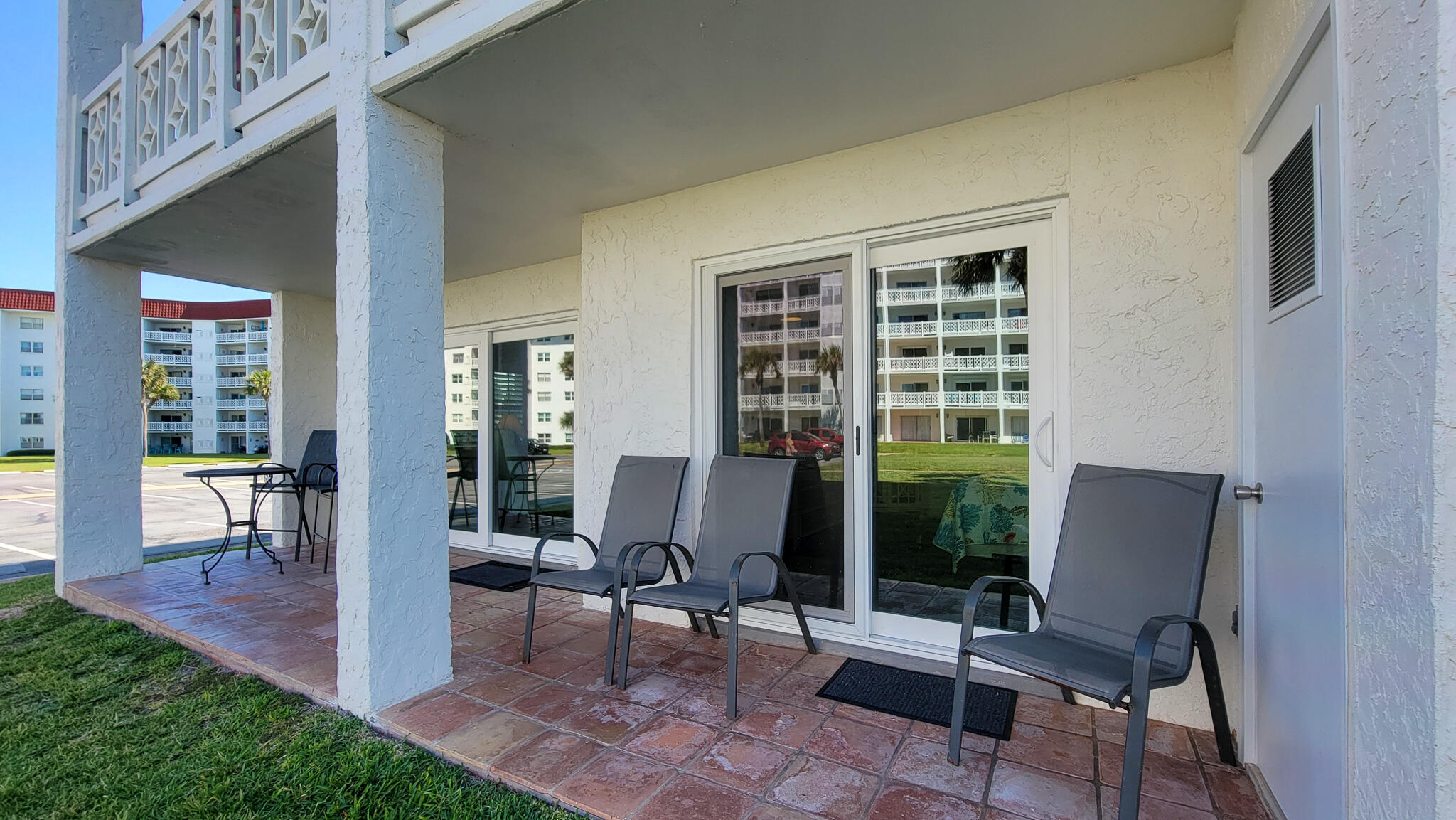 909 Santa Rosa Boulevard, Unit 319 Fort Walton Beach, FL 32548 - Photo 23 of 39 a view of a livingroom with furniture and a window