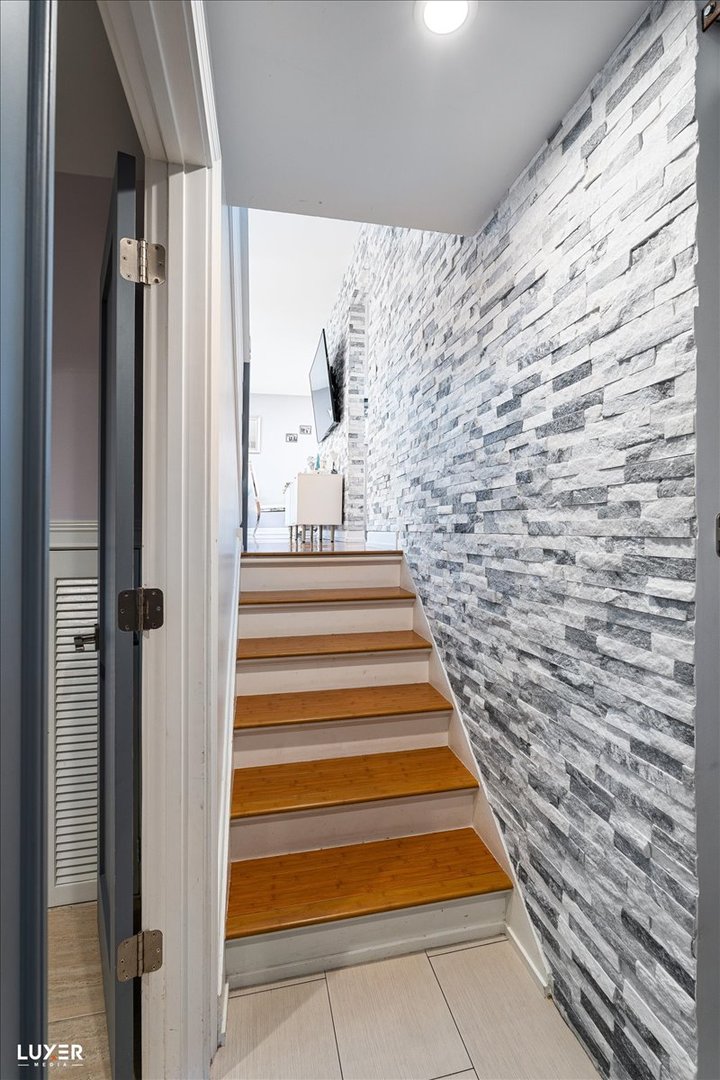 6908 Orchard Lane Hanover Park, IL 60133 - Photo 25 of 28 a view of entryway