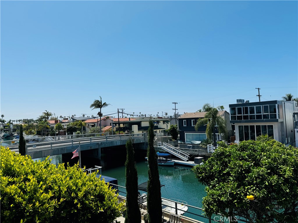 87 Rivo Alto Canal Long Beach, CA 90803 - Photo 27 of 30 a view of a lake with a city