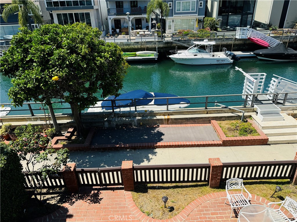 87 Rivo Alto Canal Long Beach, CA 90803 - Photo 3 of 30 a view of a swimming pool with a patio