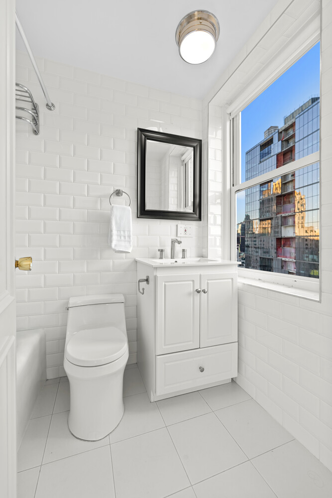 160 Central Park South, Unit 2811 Manhattan, NY 10019 - Photo 11 of 20