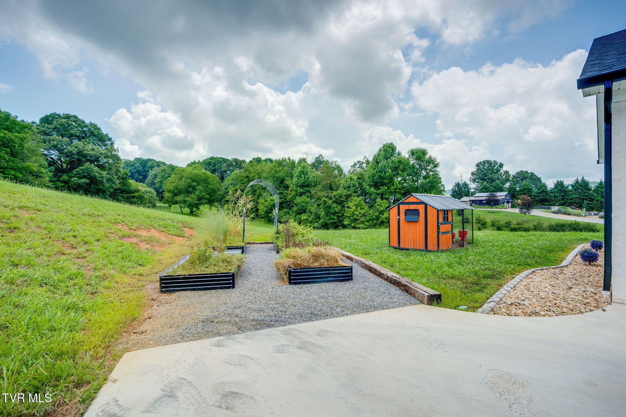 719 Fall Creek Road Blountville, TN 37617 - Photo 36 of 46 034