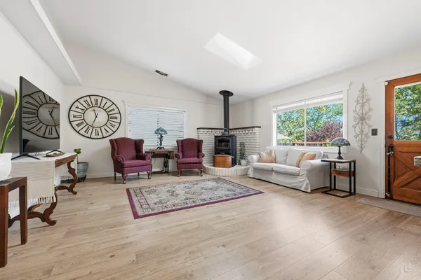$565,000 | 4000 Meander Drive, Redding, CA 96001