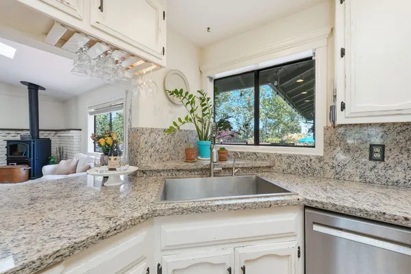 $565,000 | 4000 Meander Drive, Redding, CA 96001