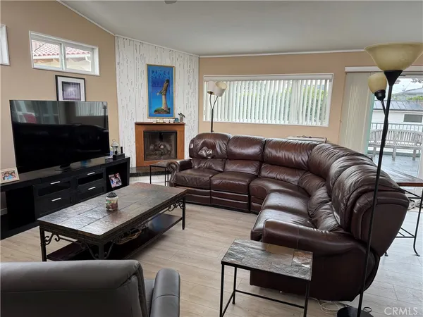 $5,550 | 1142 10th Street, Manhattan Beach, CA 90266