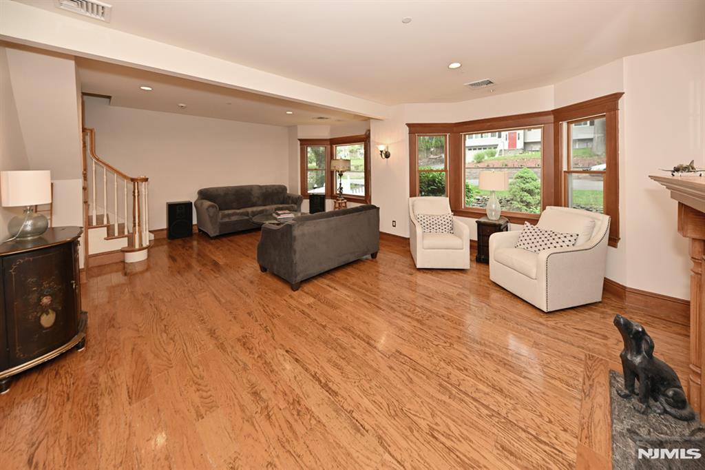 8 Myrtle Street Montvale, NJ 07645 - Photo 8 of 38