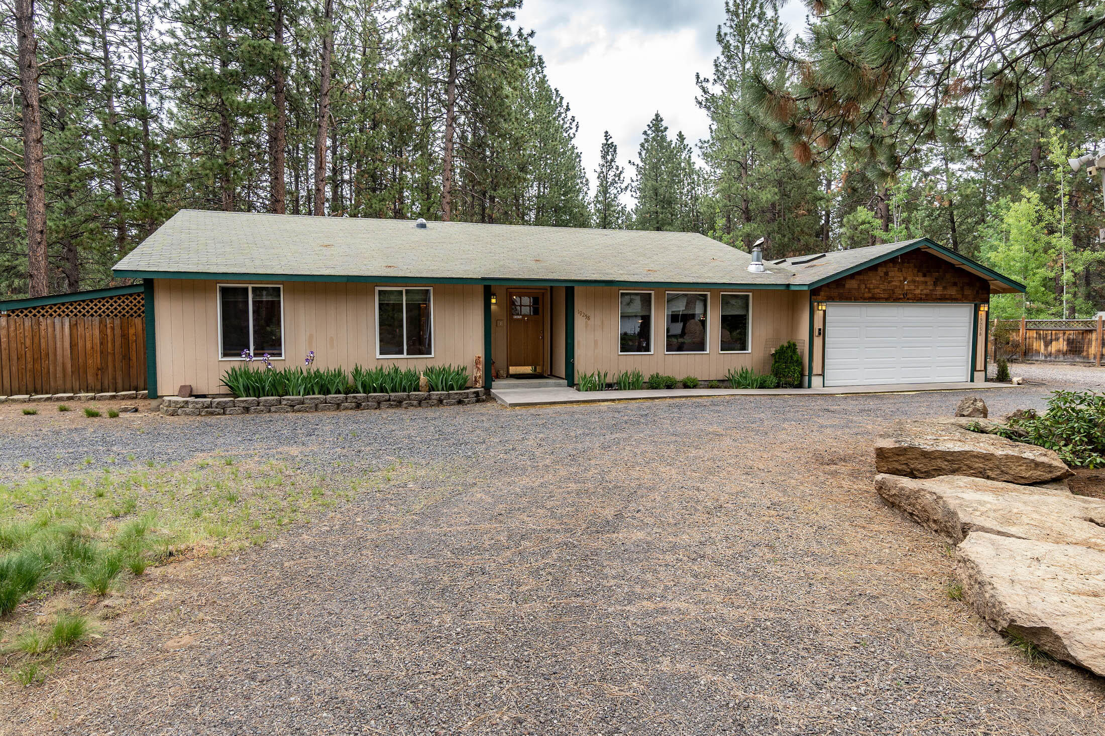 19258 Apache Road Bend, OR 97702 - Photo 3 of 23 19258 Apache Rd_0078 copy