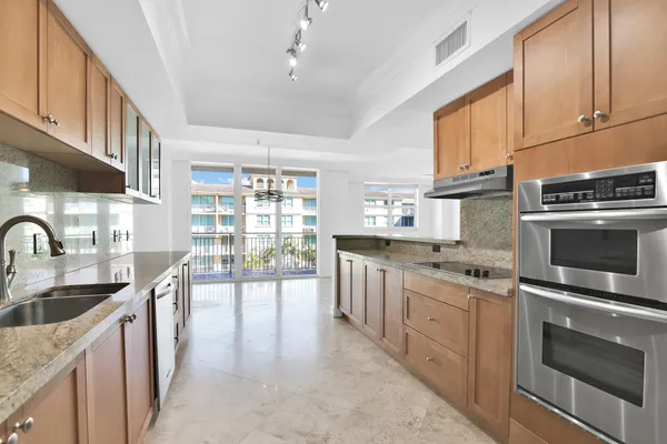 $7,800 | 99 Southeast Mizner Boulevard, Unit PH 40, Boca Raton, FL 33432