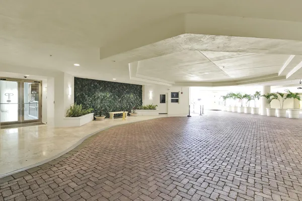 $7,800 | 99 Southeast Mizner Boulevard, Unit PH 40, Boca Raton, FL 33432
