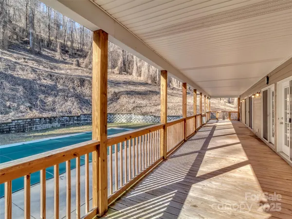 a view of a yard in front of a house