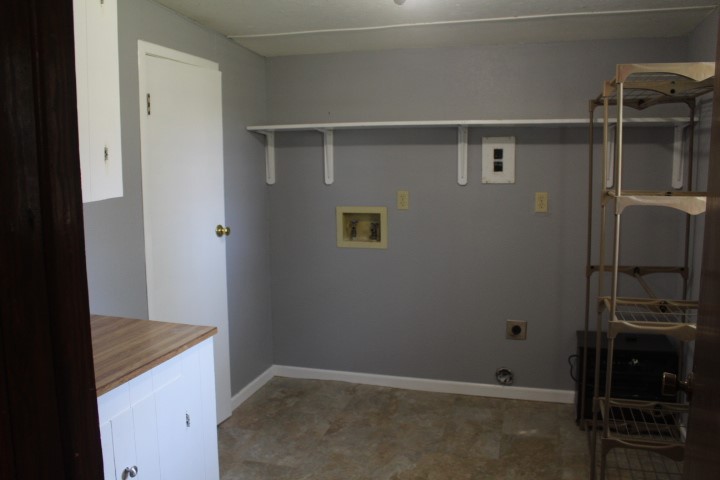 707 Alice Street Sweeny, TX 77480 - Photo 11 of 13 Utility room