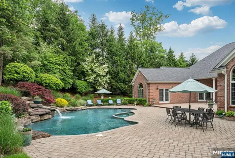 $3,388,000 | 68 Bramshill Drive, Mahwah, NJ 07430