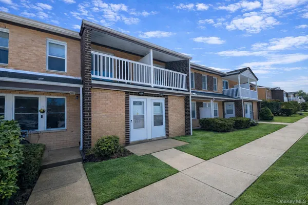 $225,000 | 250 Artist Lake Drive, Middle Island, NY 11953