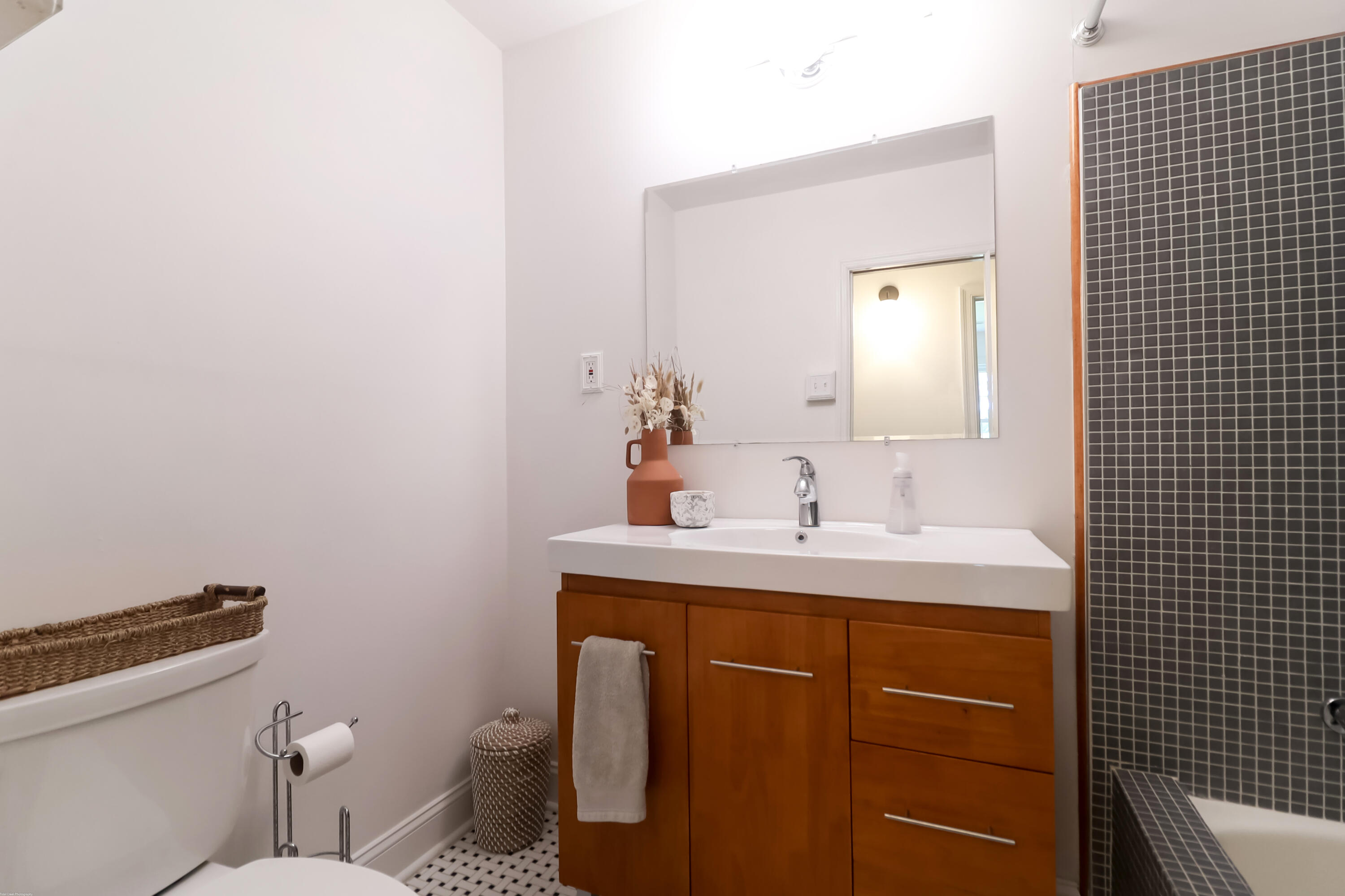 417 Betsy Road Charleston, SC 29407 - Photo 27 of 38 Full Hall Bath