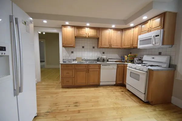 $3,500 | 24 St James Street, Unit 24, Newton, MA 02458