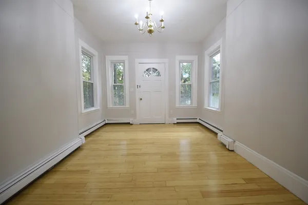 $3,400 | 24 St James Street, Unit 24, Newton, MA 02458