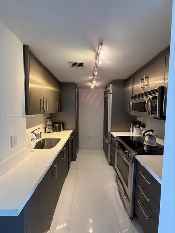 $6,600 | 10275 Collins Avenue, Unit 619, Bal Harbour, FL 33154