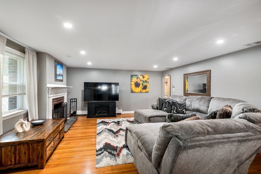 52 Burpee Road Swampscott, MA 01907 - Photo 11 of 31 Gallery Image 11